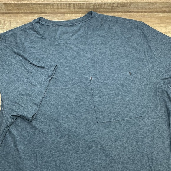 Vuori Ponto Performance Pocket T Shirt Mens Medium Heather Blue Stretch Casual - Picture 1 of 8
